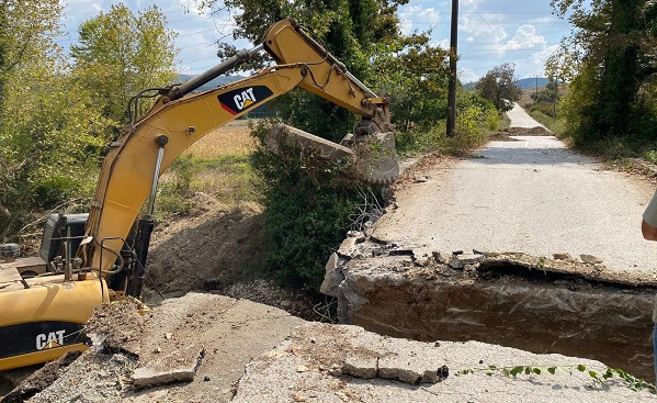 Tatarahmet Köyü Köprüsü yıkıldı, yenisi yapılıyor